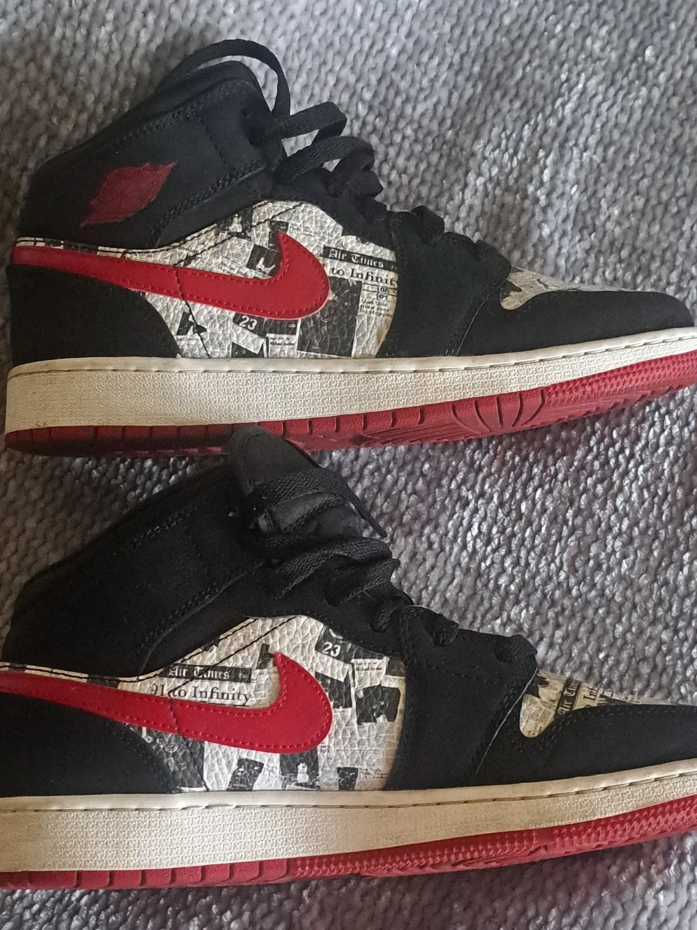 Jordan 1 Se Mid Nespaper Young Black and Red Low-Top Sneakers